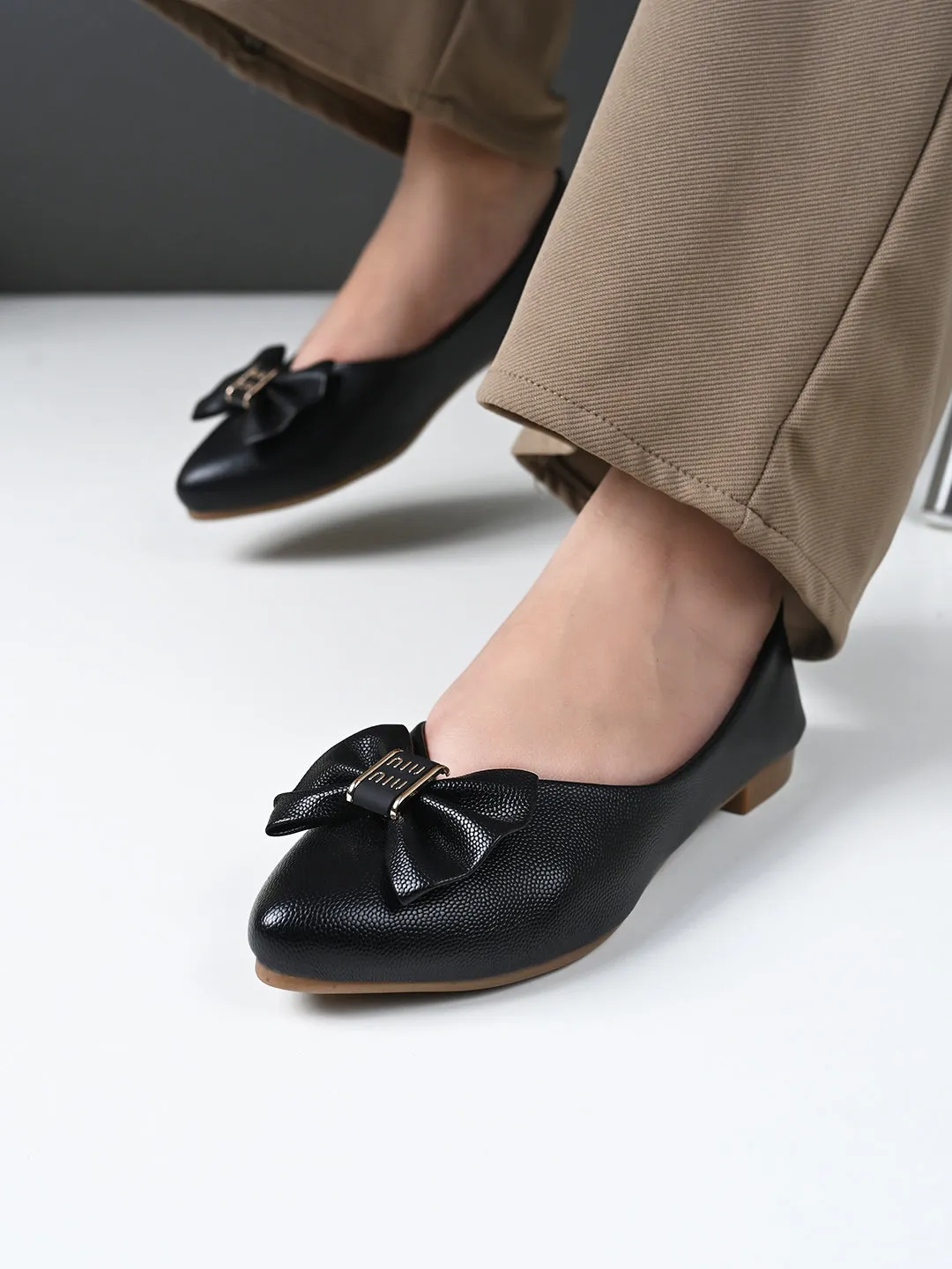Comfortable and Versatile Bow Accent Bellies