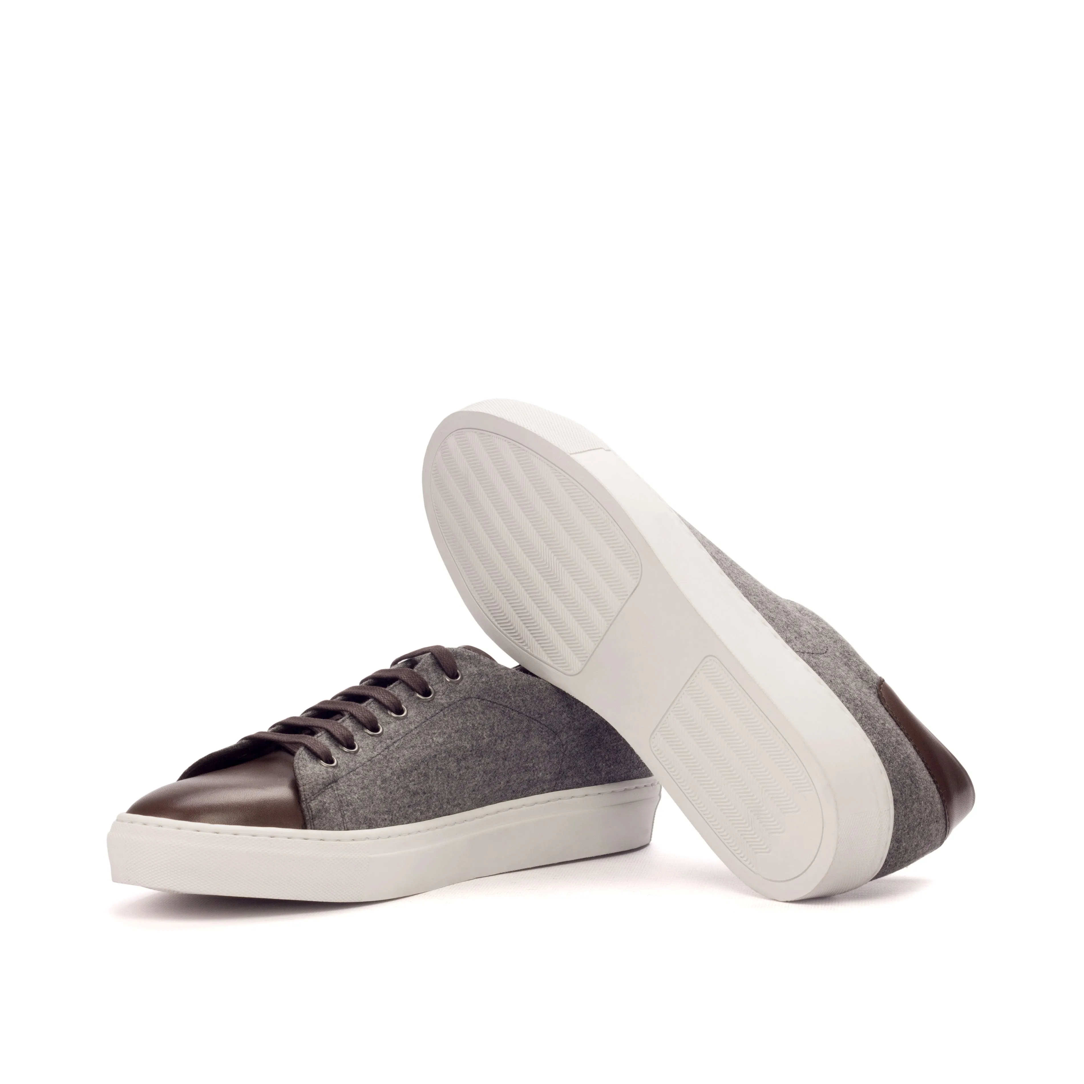 DapperFam Rivale in Light Grey Men's Flannel Trainer