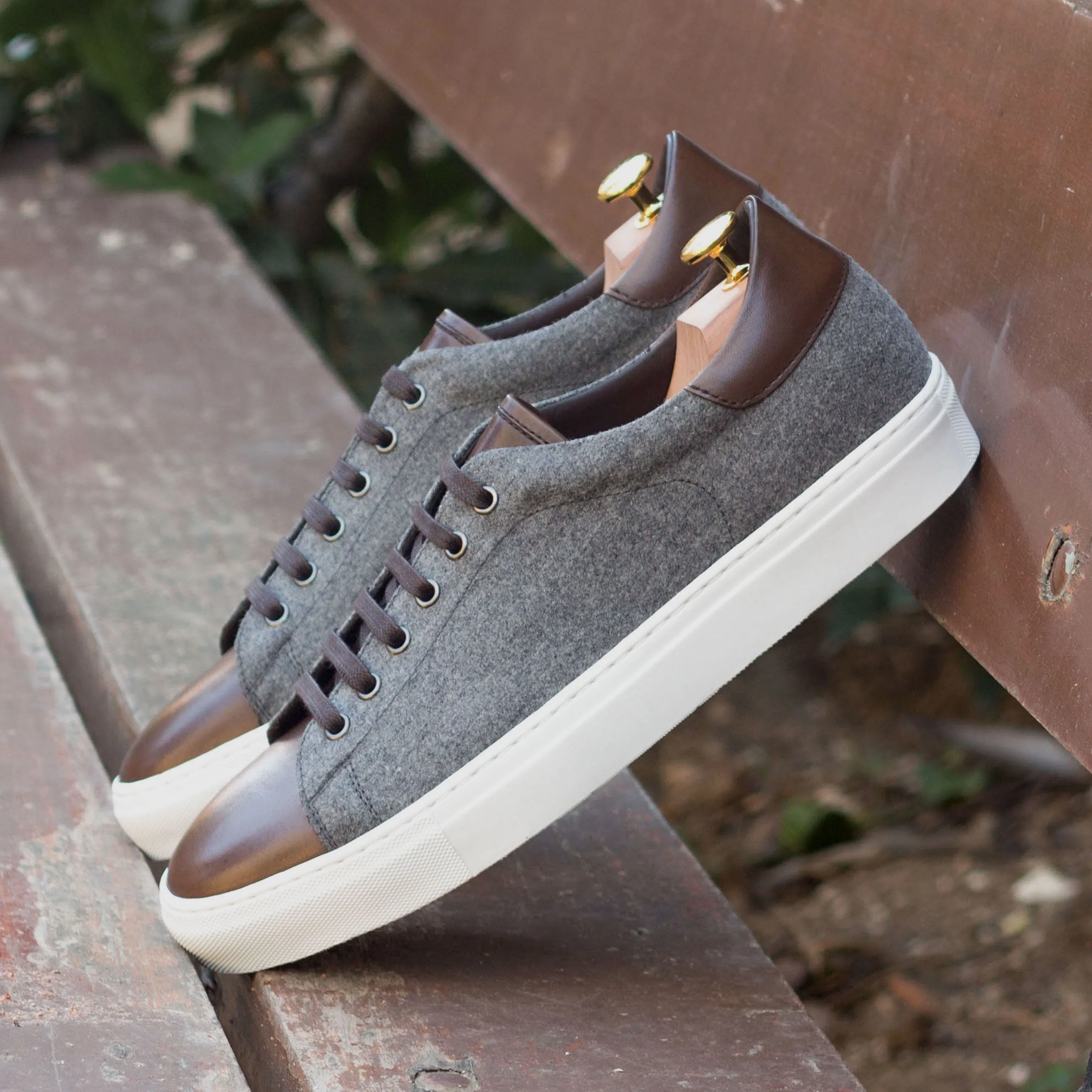 DapperFam Rivale in Light Grey Men's Flannel Trainer