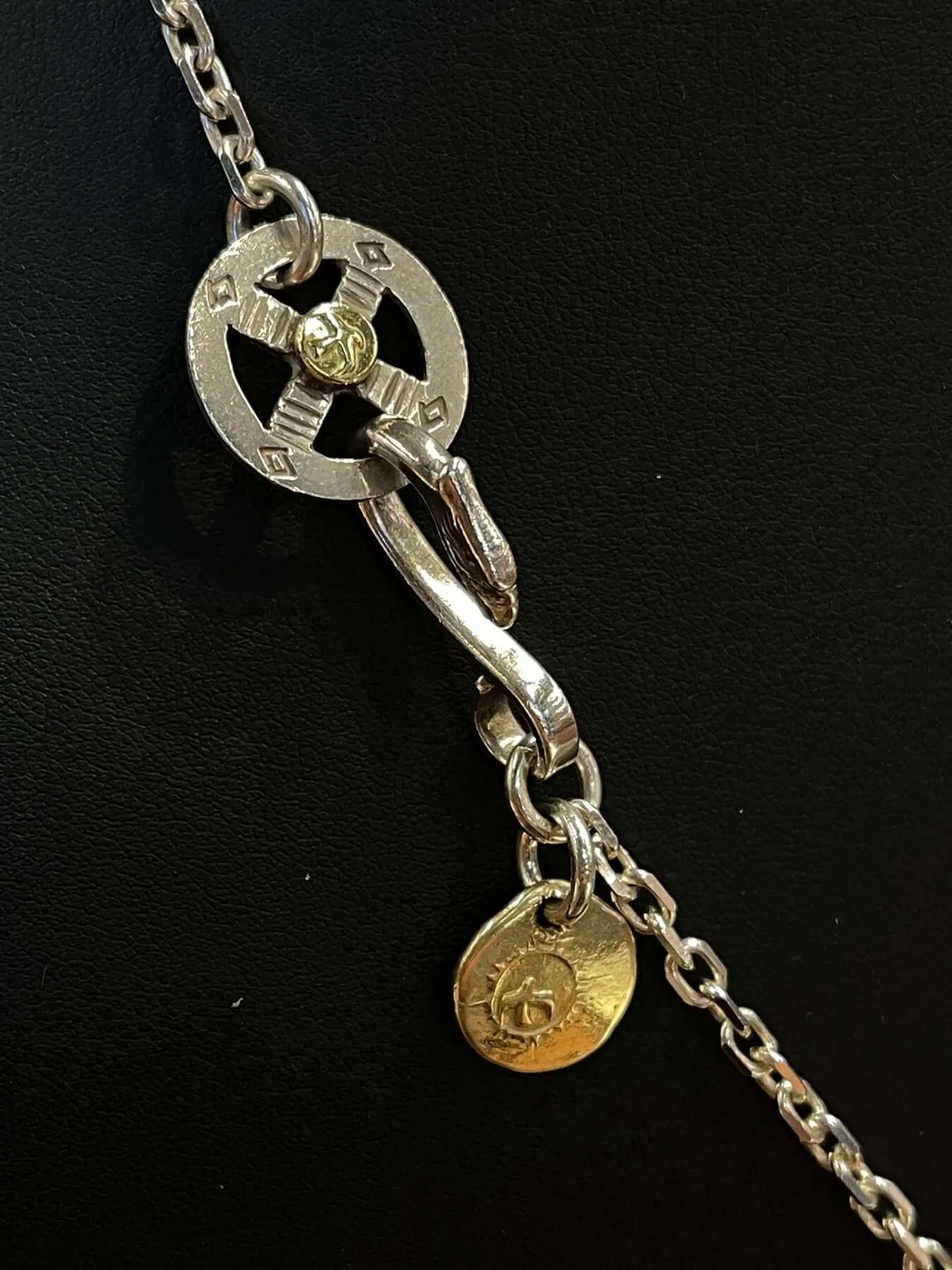 Goros Gold Tip Feather, Metal Pendant(S), K18 Sun Metal(S) With Small Cornered Chain With Wheel