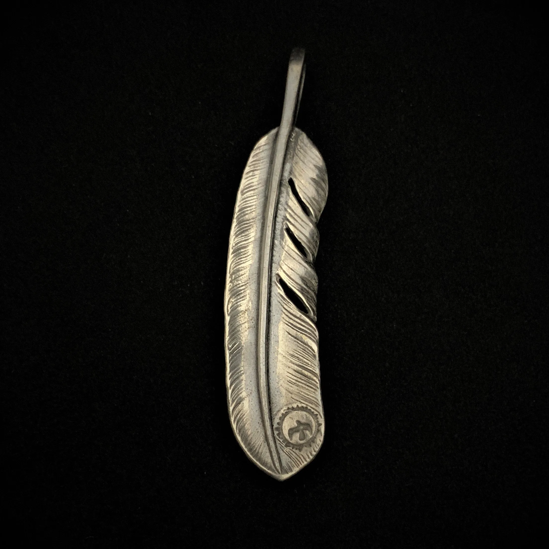 Goros Xl Silver And Gold Feather With Metal - Facing Right