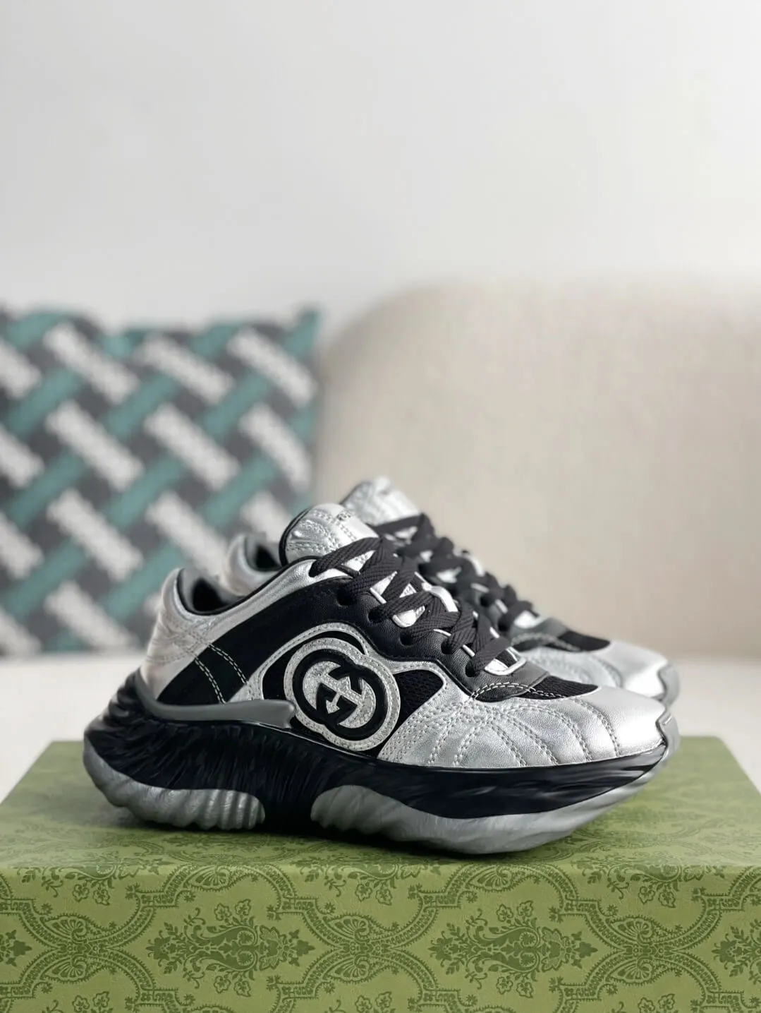 Gucci Ripple Trainer Gray Black