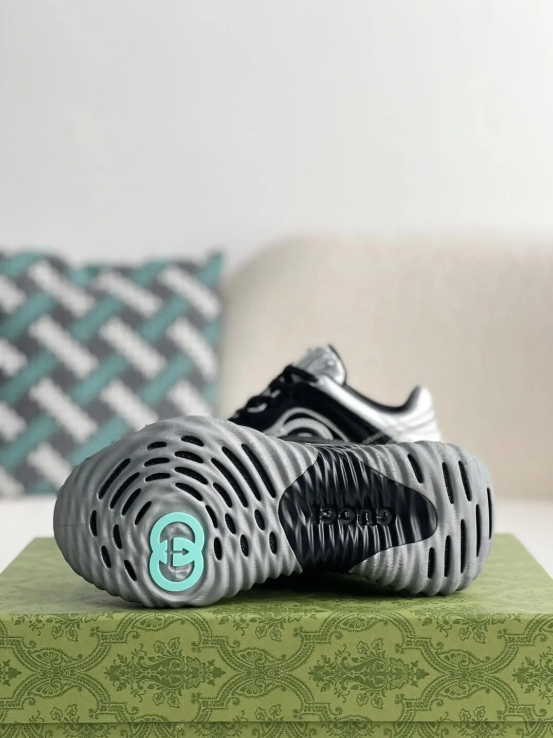 Gucci Ripple Trainer Gray Black