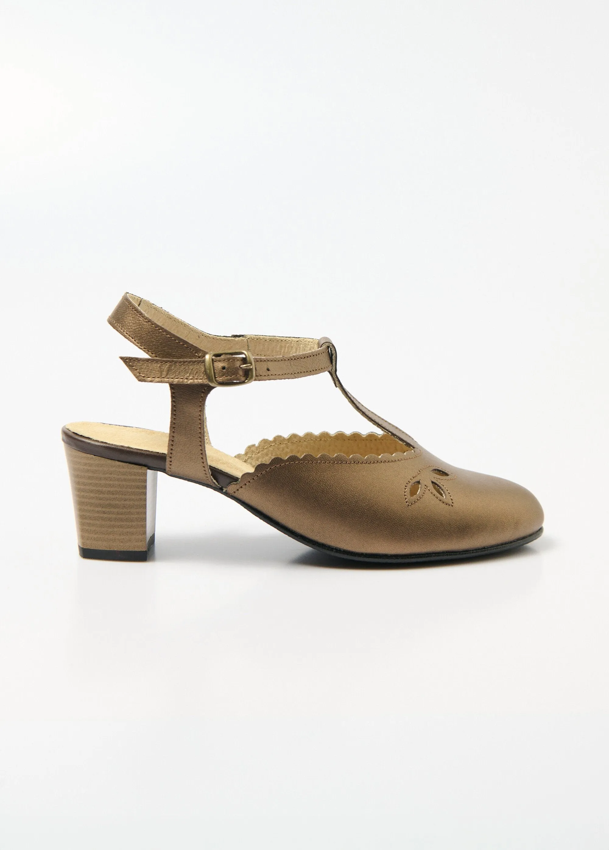 Leather salome sandals with high heels and comfort width