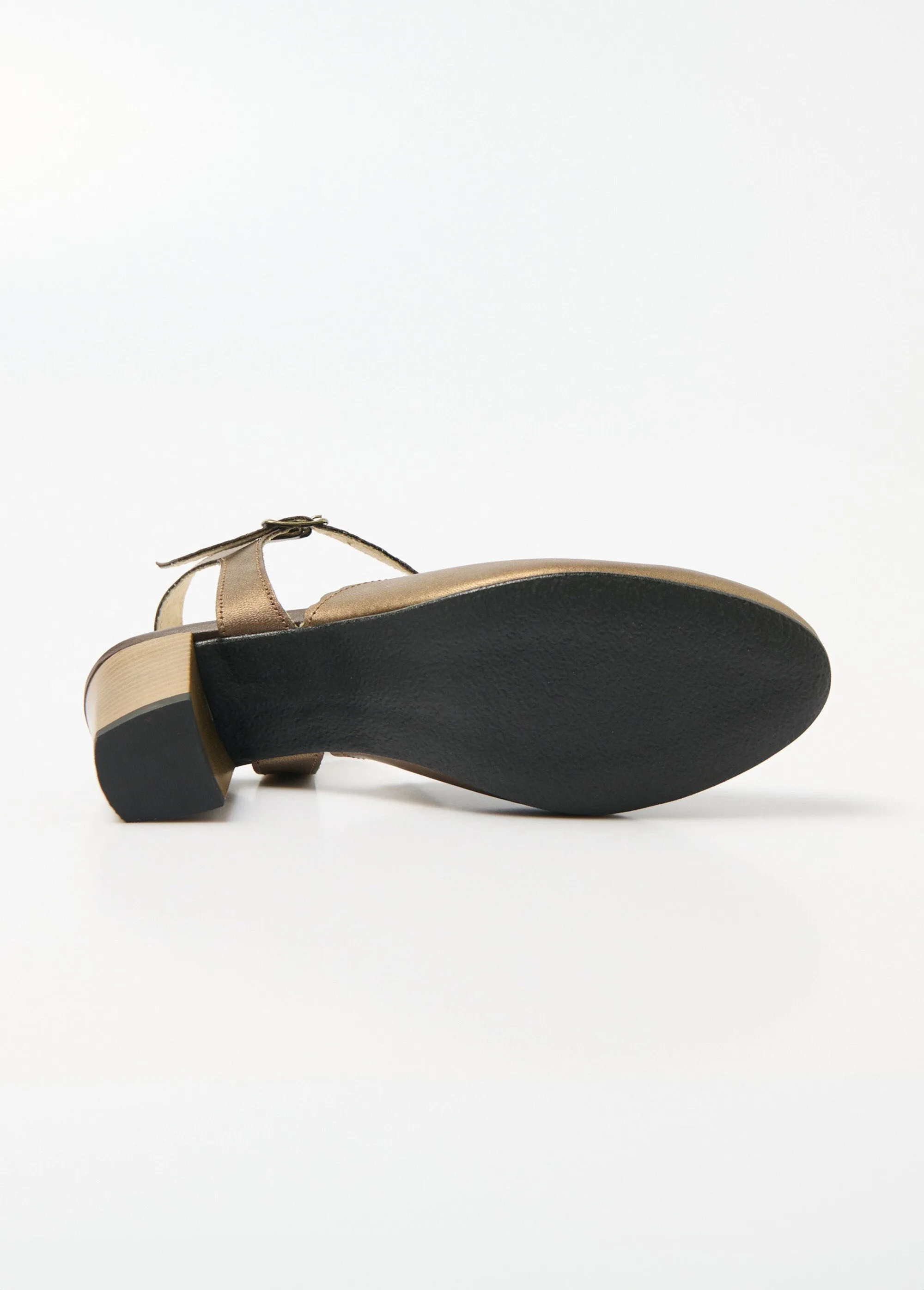 Leather salome sandals with high heels and comfort width