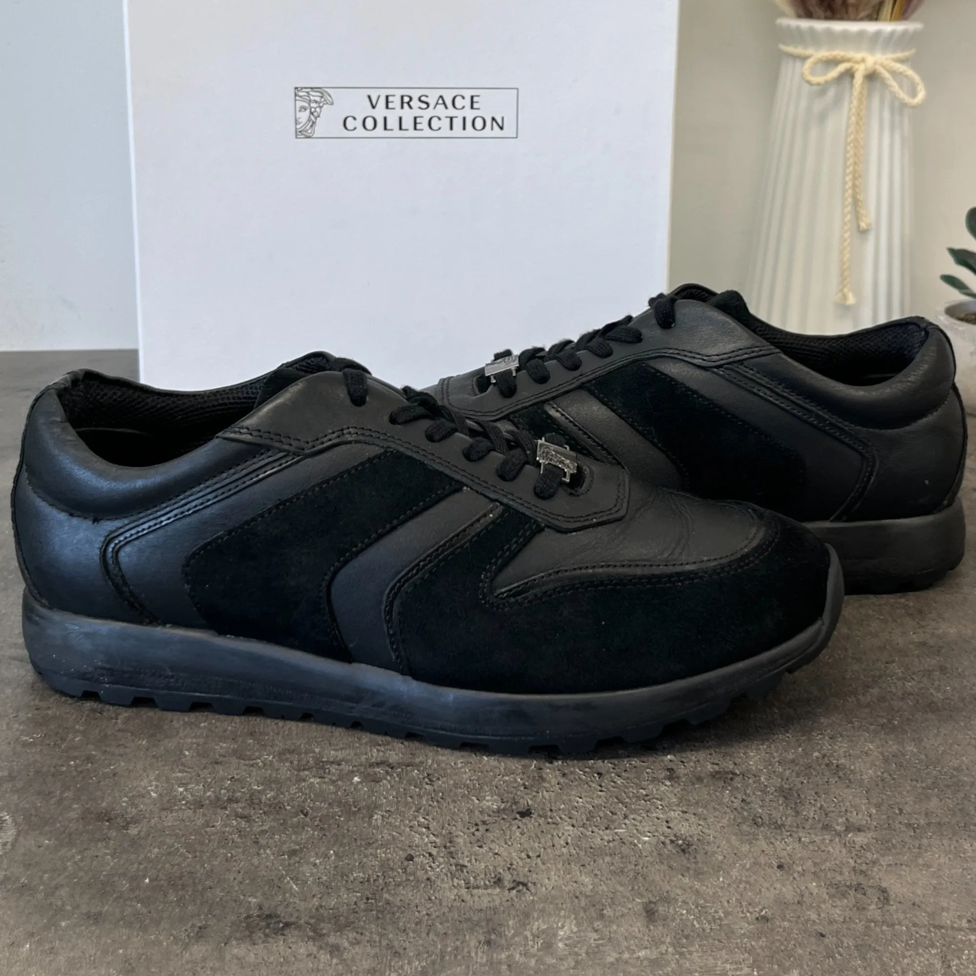 Men's Medusa Plaque Low Trainers Black Size EU 41 / UK 7
