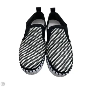Shoes Heels Platform By Cmc In Black & White, Size: 7