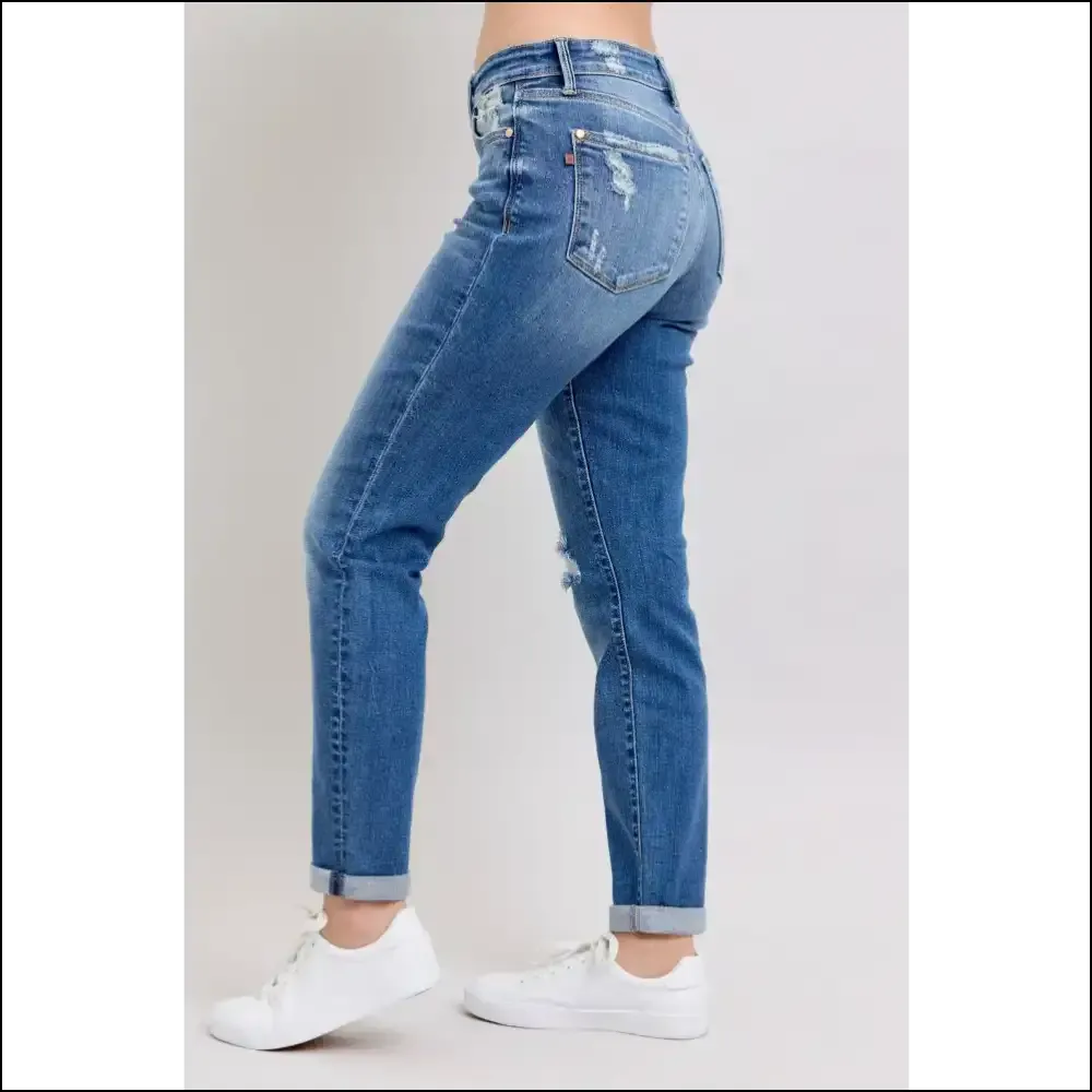 Unlock your Fabulousness in Judy Blue Button Fly Distressed Jeans! 🎉👖