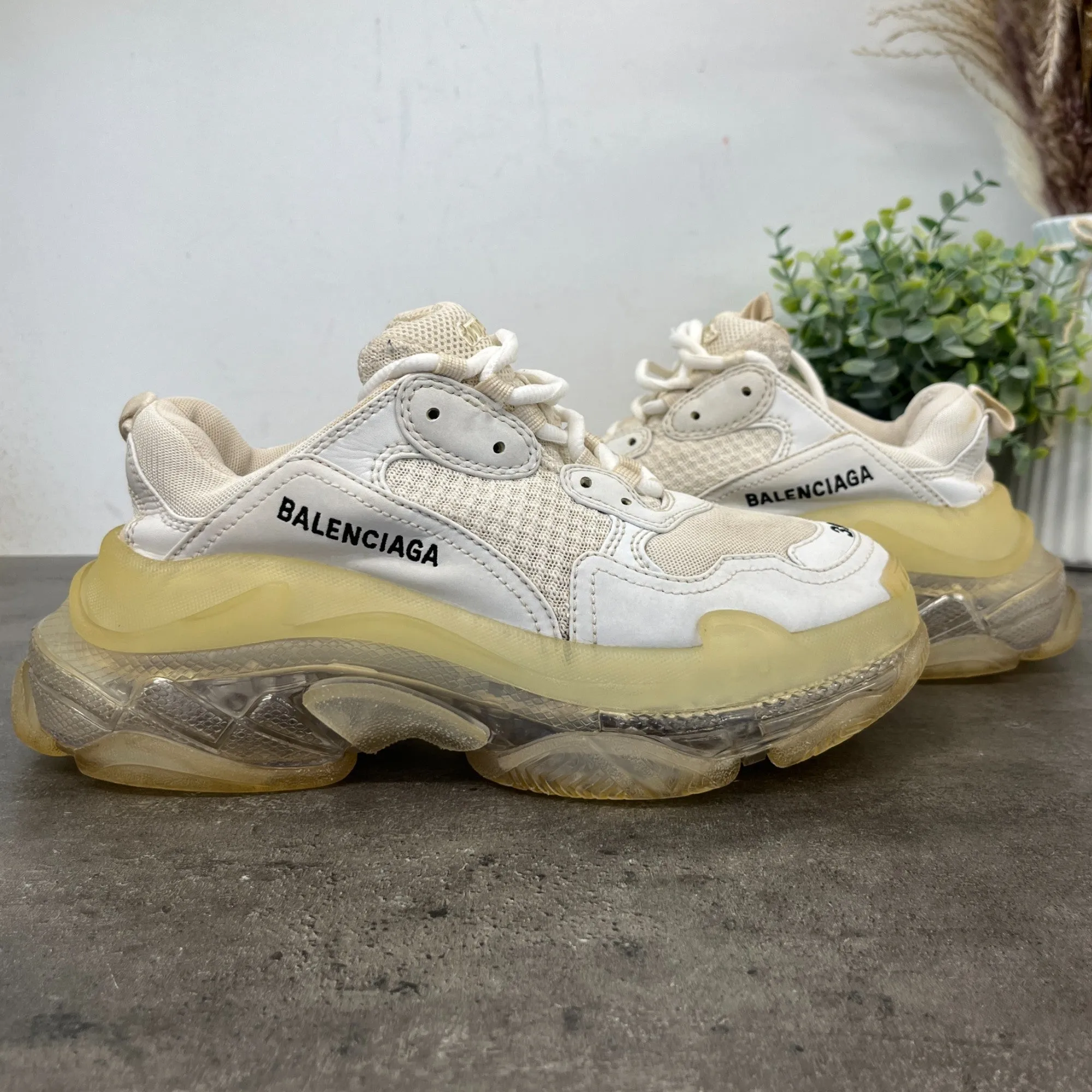 Women's Triple S Low Trainers White Size EU 38 / UK 5