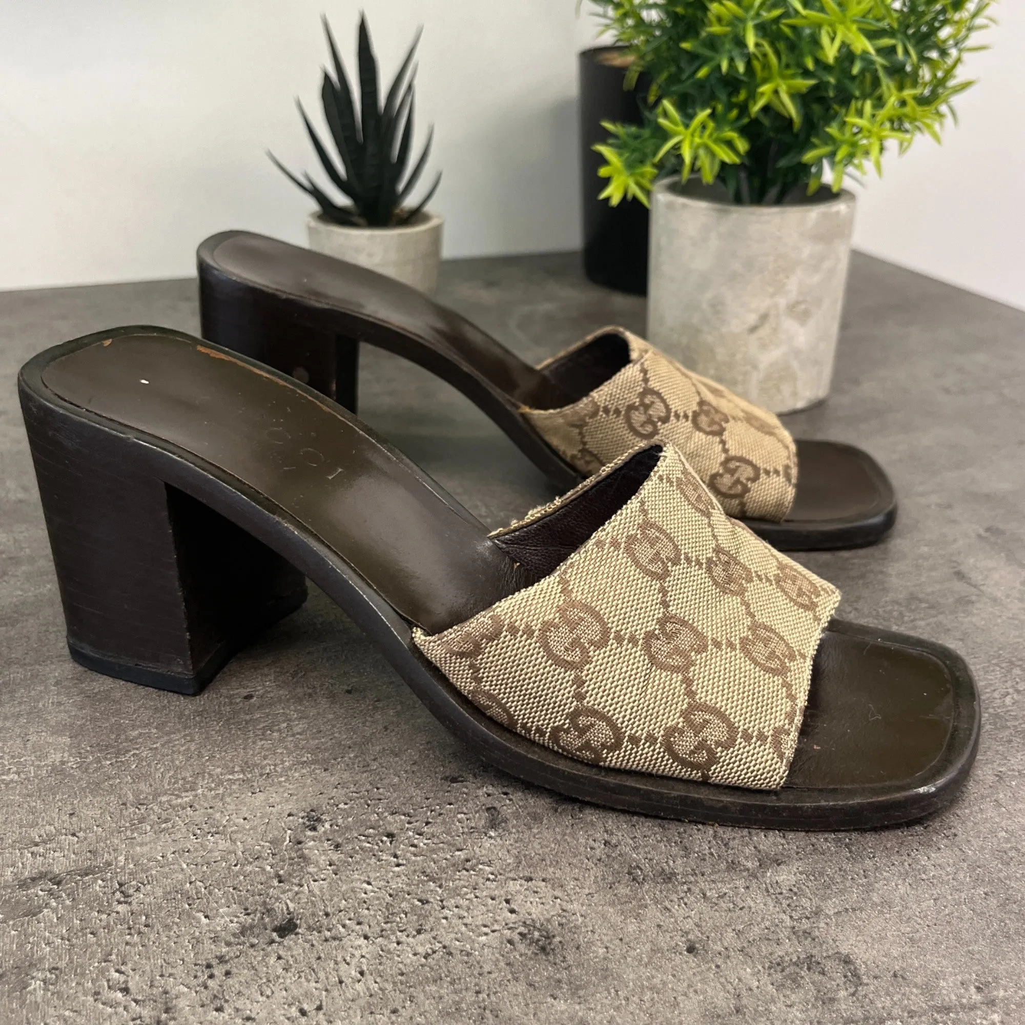 Women's Vintage Gg Supreme Heels Beige Size EU 36 / UK 3